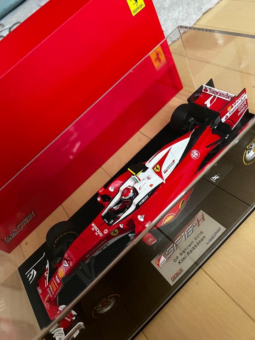 美品 1/18 ルックスマート ライコネン フェラーリ SF16-H 2016