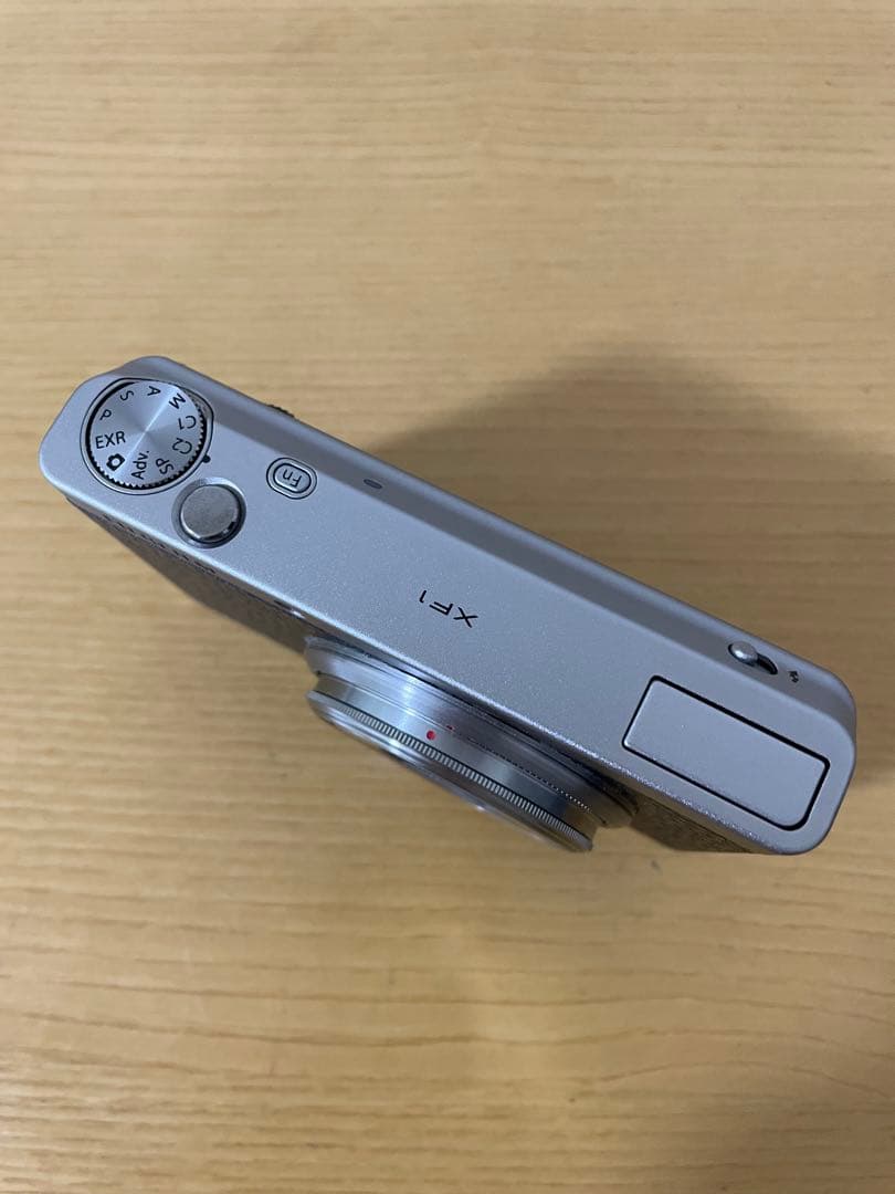 美品 FUJIFILM XF1 ブラック コンパクトデジタルカメラ