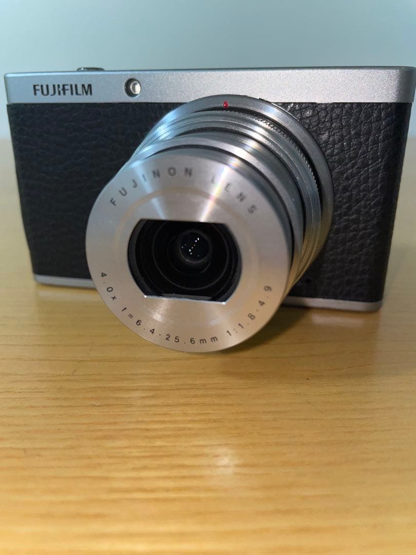 美品 FUJIFILM XF1 ブラック コンパクトデジタルカメラ