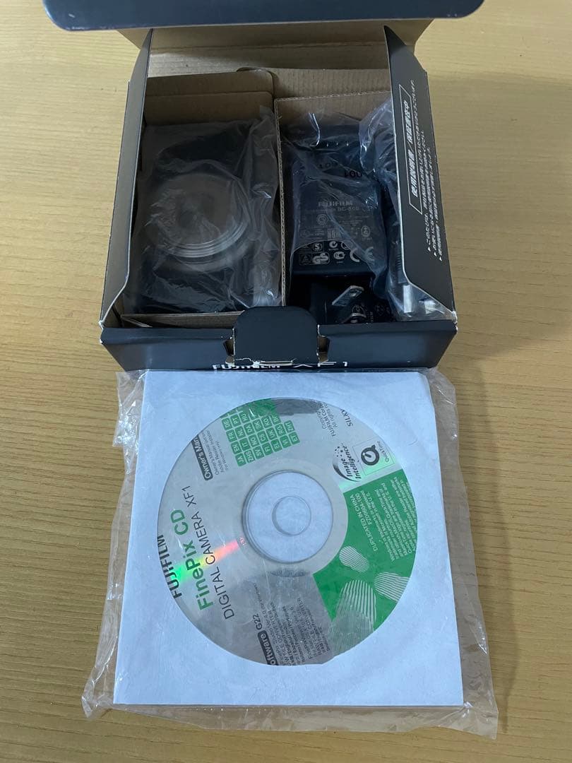 美品 FUJIFILM XF1 ブラック コンパクトデジタルカメラ