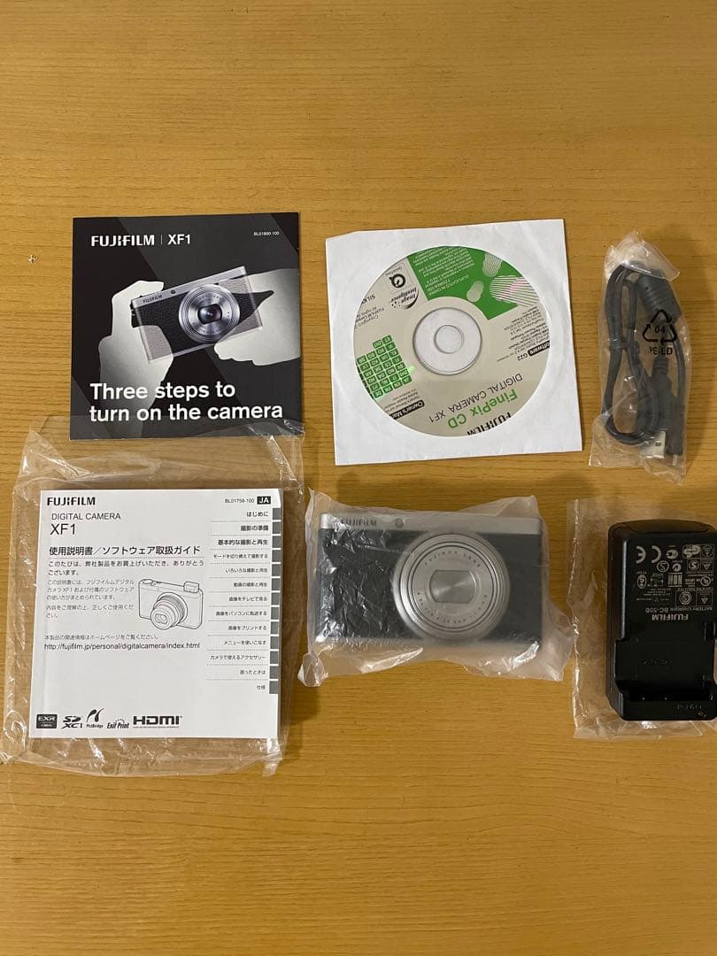美品 FUJIFILM XF1 ブラック コンパクトデジタルカメラ