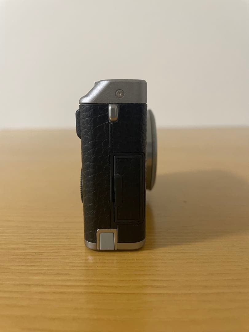 美品 FUJIFILM XF1 ブラック コンパクトデジタルカメラ