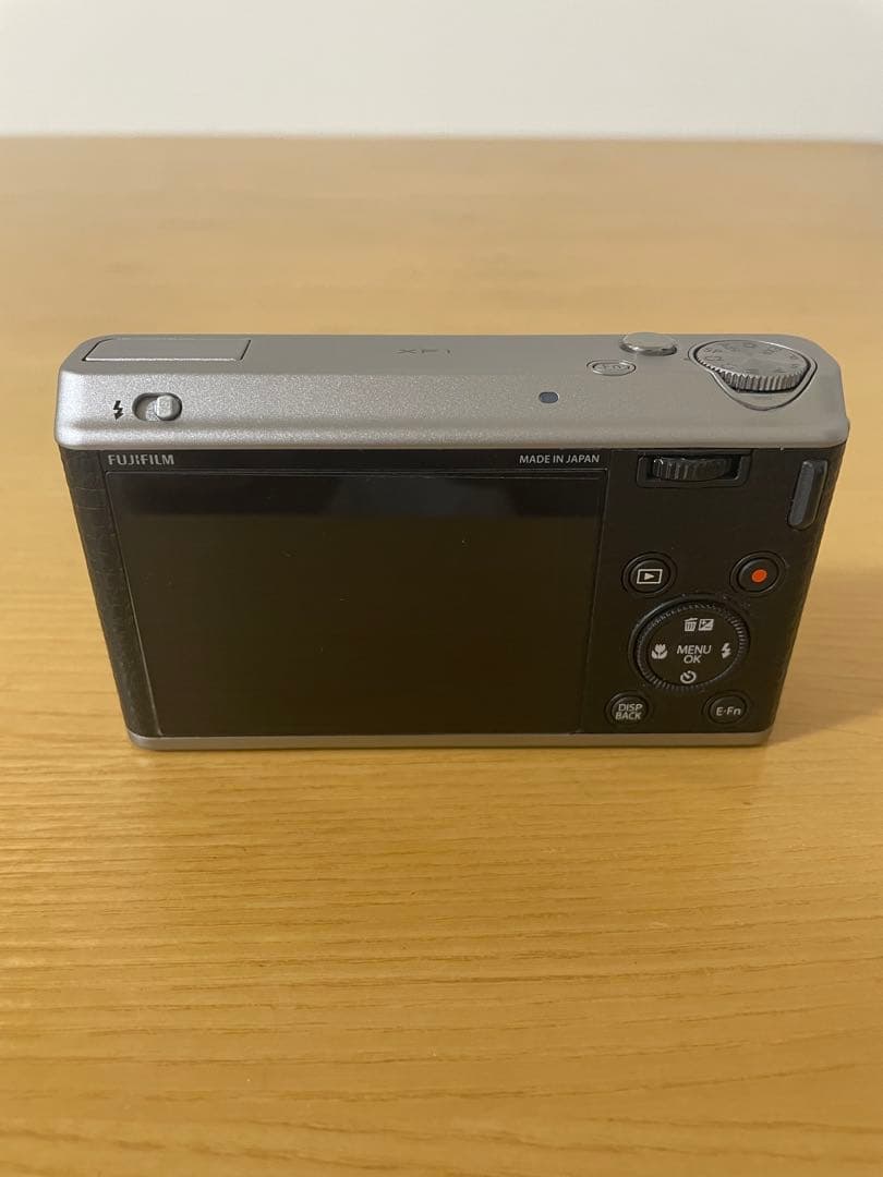美品 FUJIFILM XF1 ブラック コンパクトデジタルカメラ