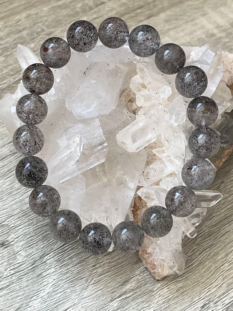 天然石ブレスレット☆ブラックマイカインクォーツ１０ｍｍ☆小さな虹入りでかっこいい