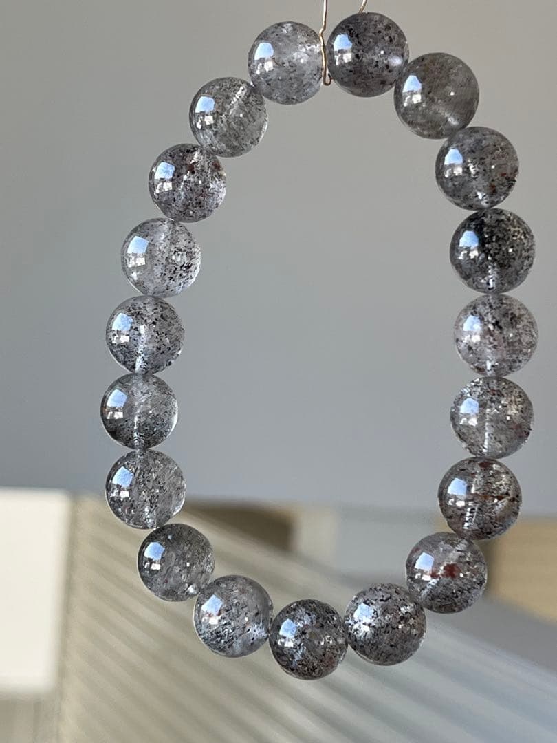 天然石ブレスレット☆ブラックマイカインクォーツ１０ｍｍ☆小さな虹入りでかっこいい