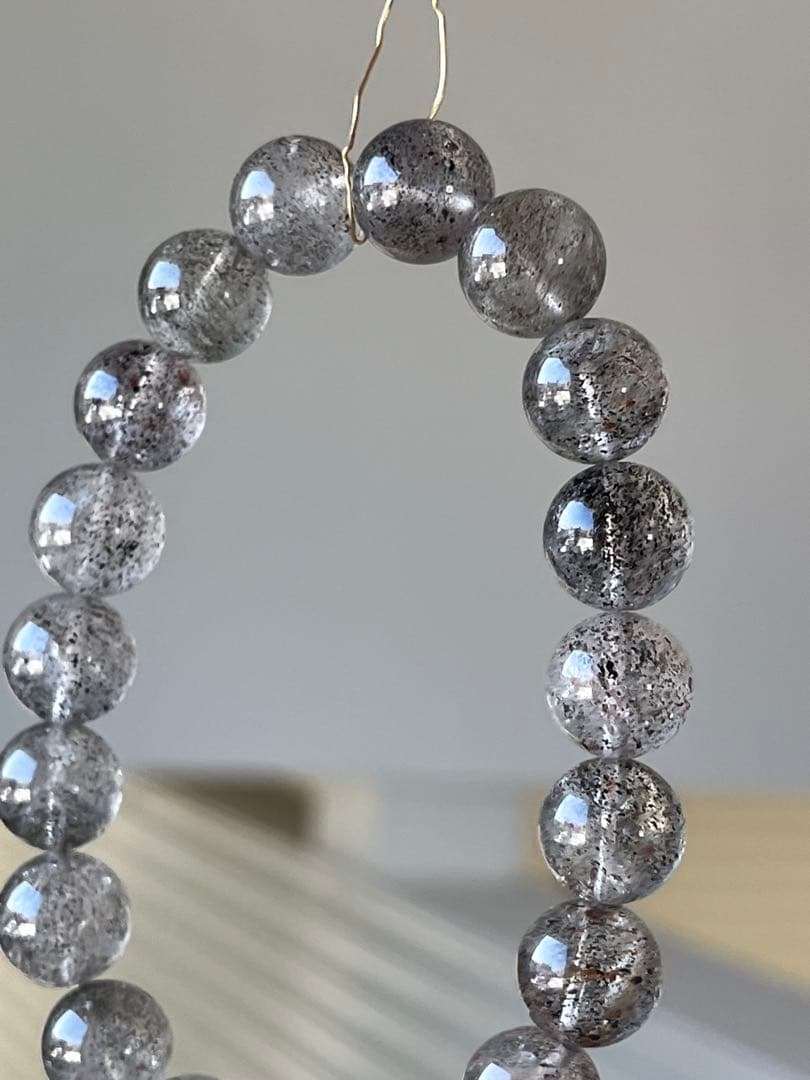 天然石ブレスレット☆ブラックマイカインクォーツ１０ｍｍ☆小さな虹入りでかっこいい