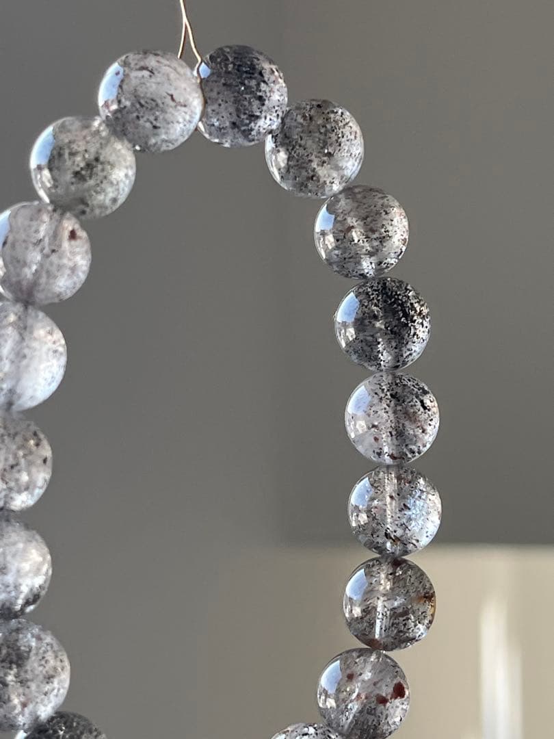 天然石ブレスレット☆ブラックマイカインクォーツ１０ｍｍ☆小さな虹入りでかっこいい