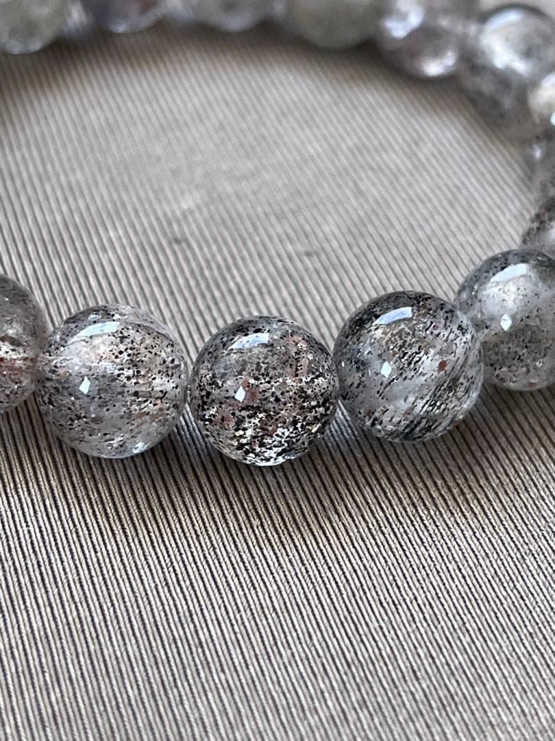 天然石ブレスレット☆ブラックマイカインクォーツ１０ｍｍ☆小さな虹入りでかっこいい