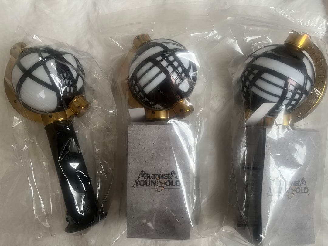 SixTONES 25年YOUNG OLD ペンライト 3個セット　金テープ付き