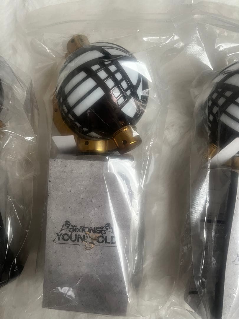 SixTONES 25年YOUNG OLD ペンライト 3個セット　金テープ付き