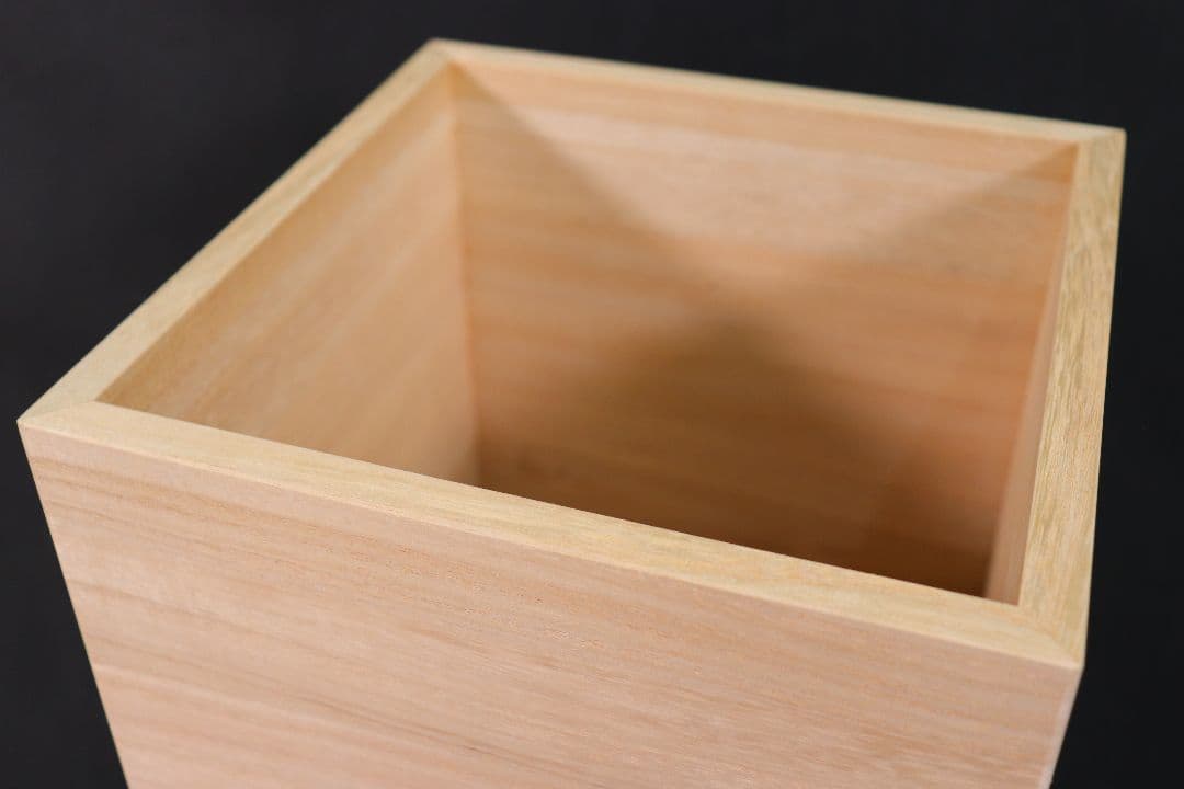 本物【新米の美味しさ長続き】米びつ10キロ用　一合升&すりきり板付き