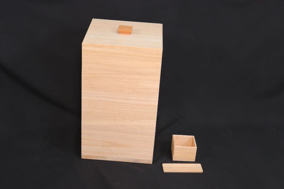 本物【新米の美味しさ長続き】米びつ10キロ用　一合升&すりきり板付き