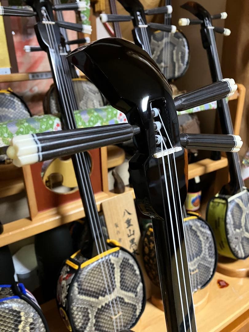 沖縄三線高級八重山黒木ウズラ➖家宝級与那城型本皮一枚張りスンチ塗り期間限定出品