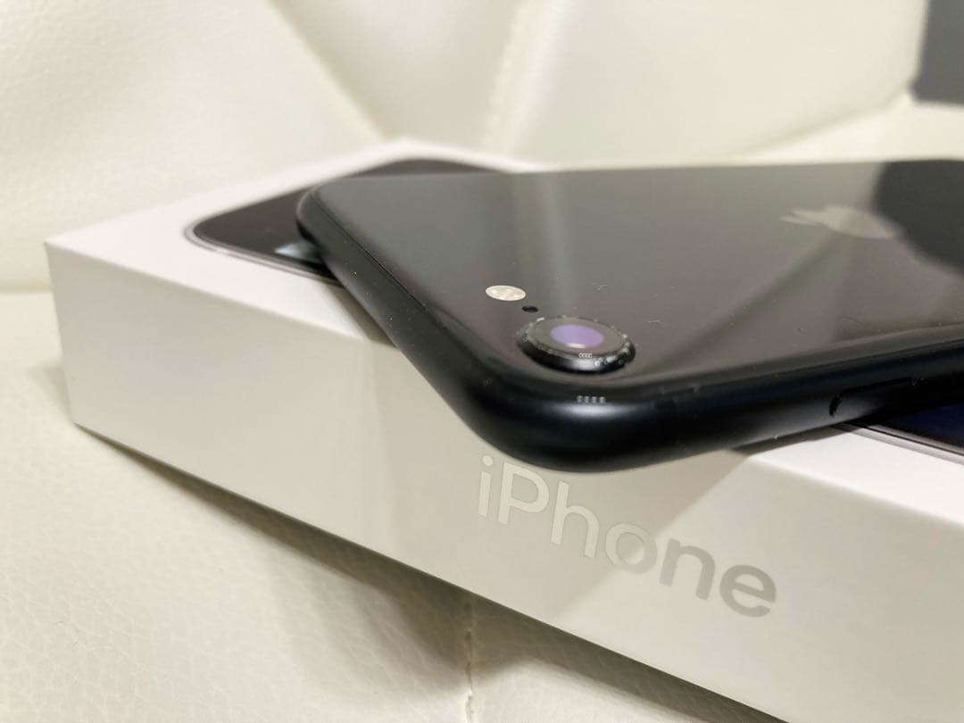 iPhone se 2世代 ブラック64GB SIMフリー