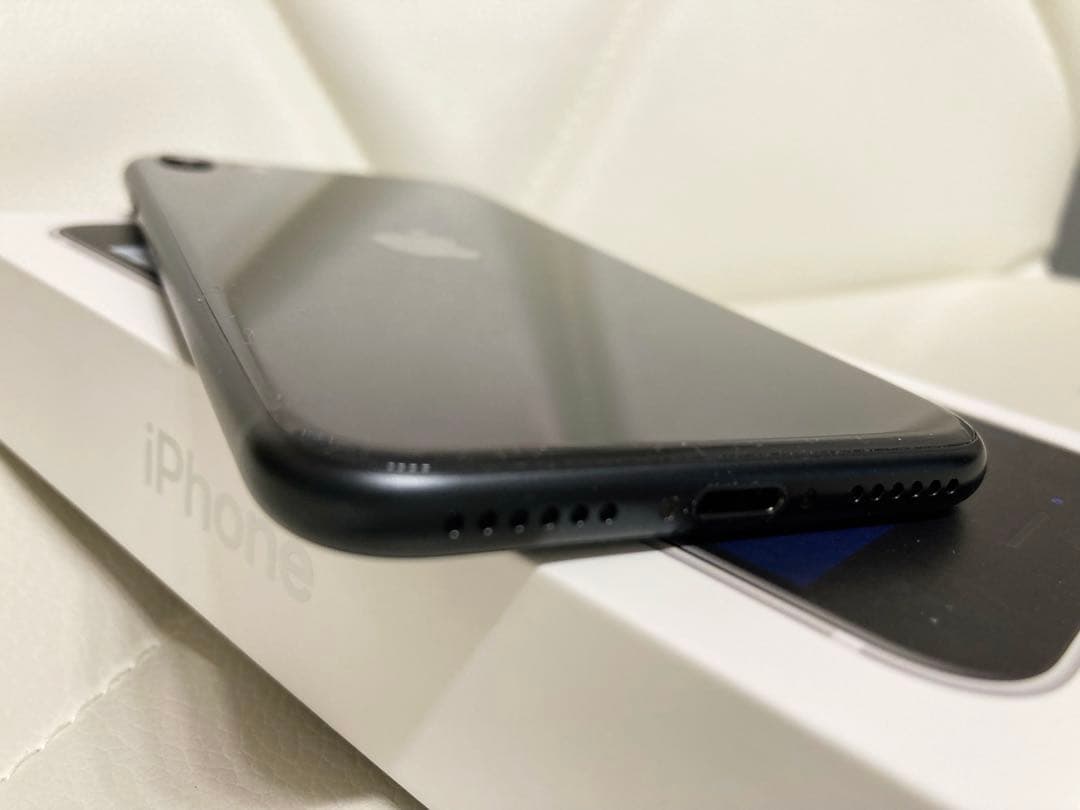 iPhone se 2世代 ブラック64GB SIMフリー