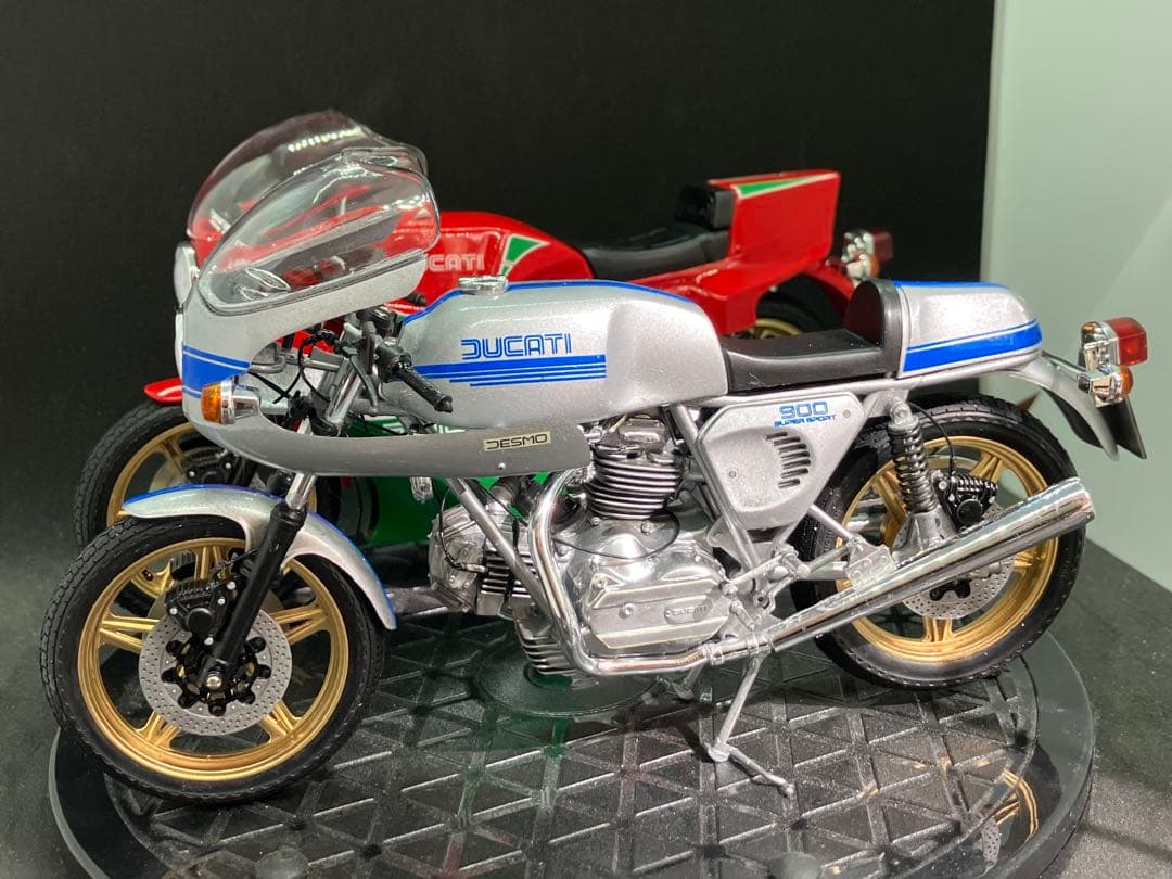 プラモデル完成品DUCATI 900SS &マイクヘイルウッドレプリカ2台セット