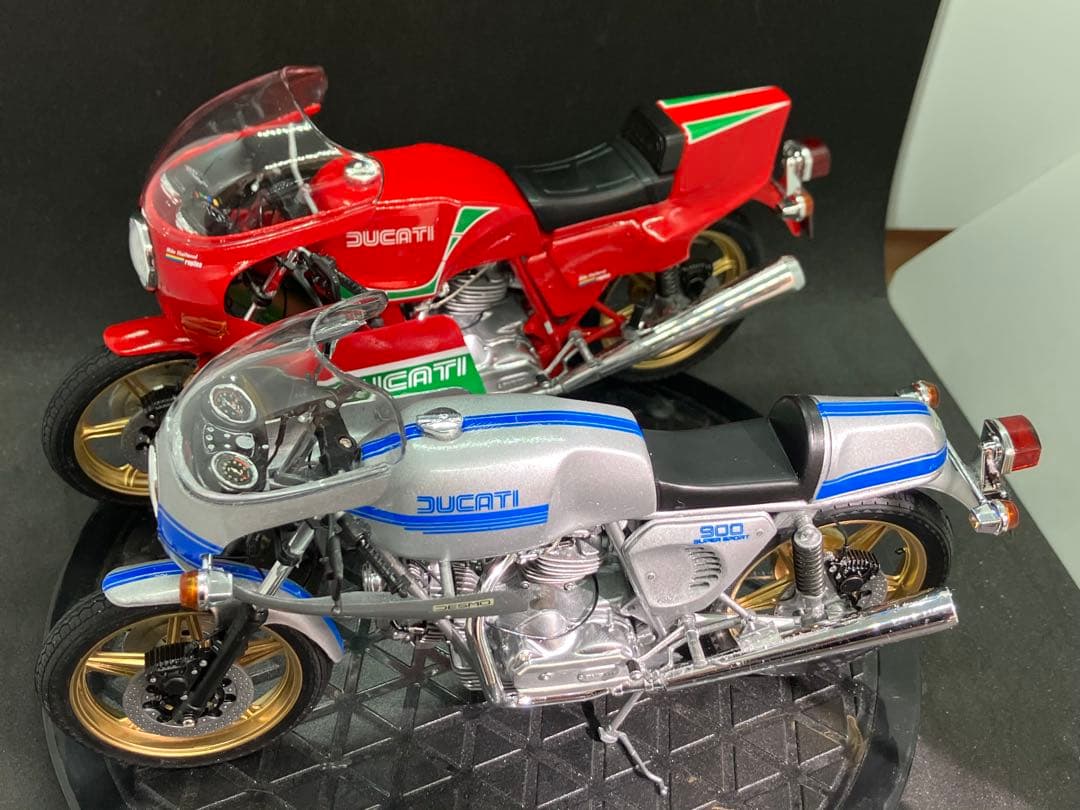 プラモデル完成品DUCATI 900SS &マイクヘイルウッドレプリカ2台セット