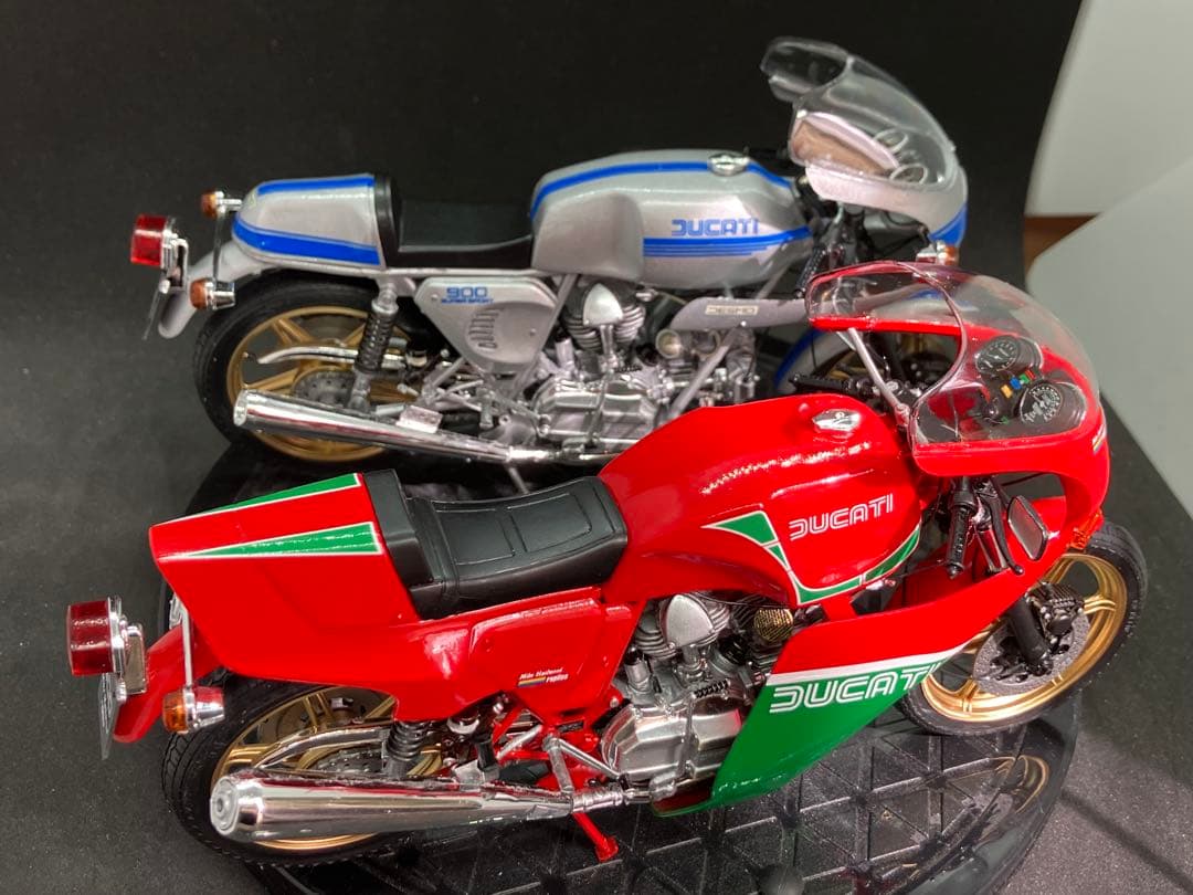 プラモデル完成品DUCATI 900SS &マイクヘイルウッドレプリカ2台セット