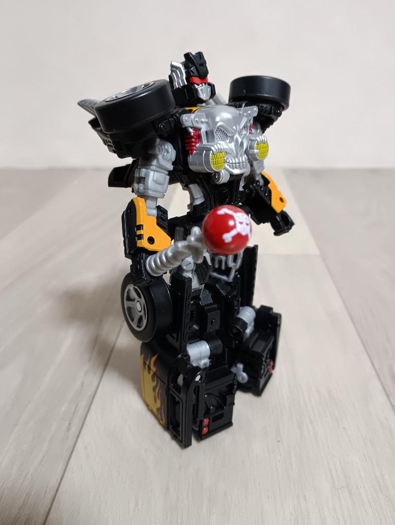 トランスフォーマー　ホットウィール　ｘ　ボーンシェーカー　Bone Shaker
