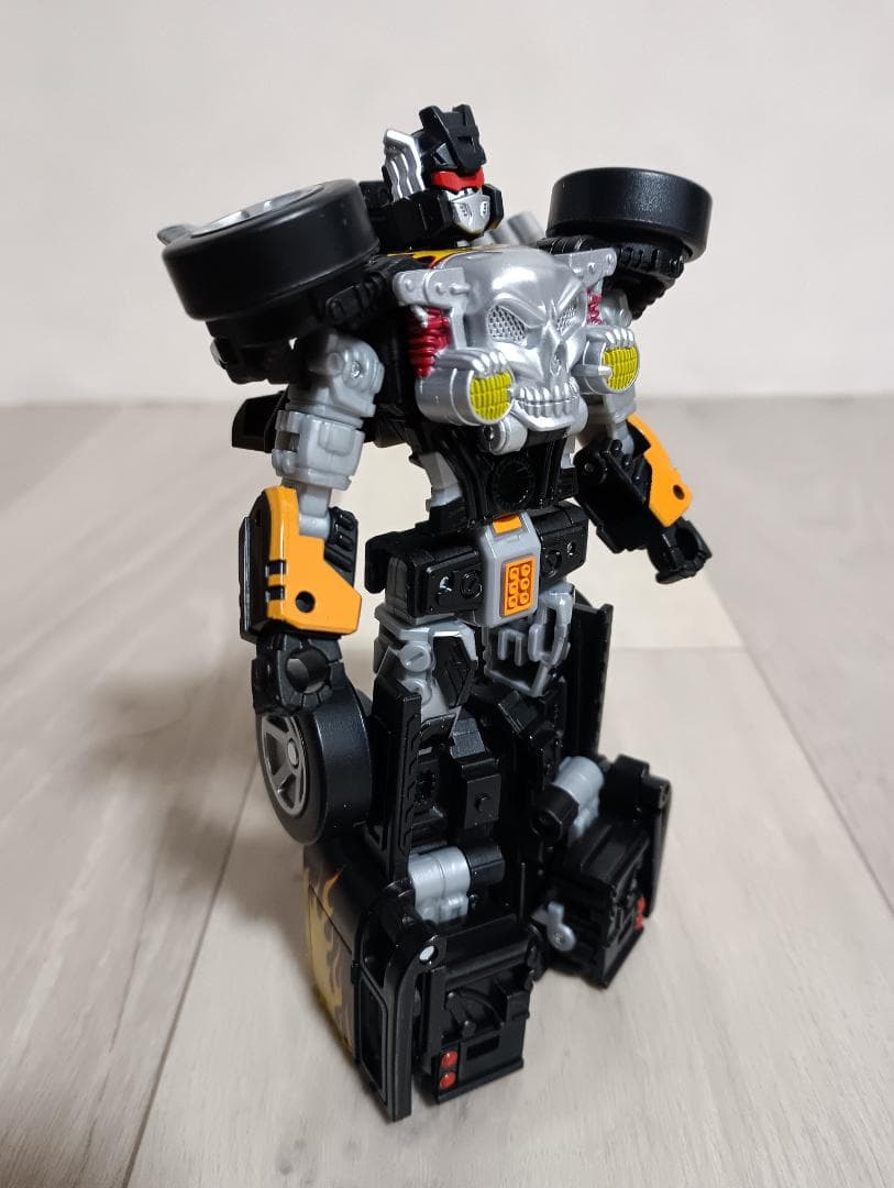 トランスフォーマー　ホットウィール　ｘ　ボーンシェーカー　Bone Shaker