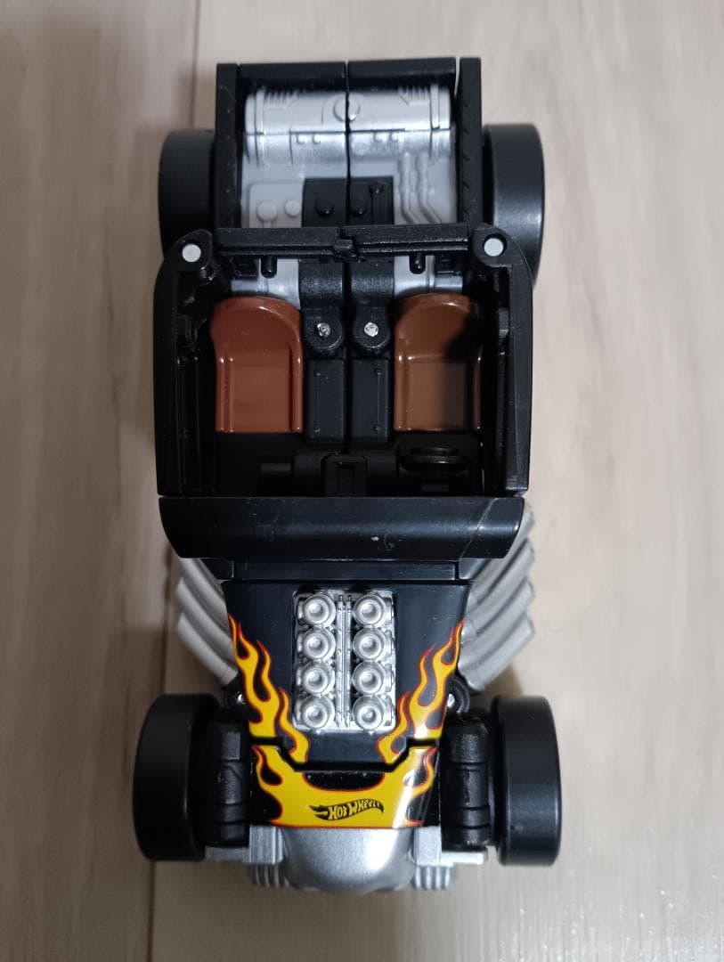 トランスフォーマー　ホットウィール　ｘ　ボーンシェーカー　Bone Shaker