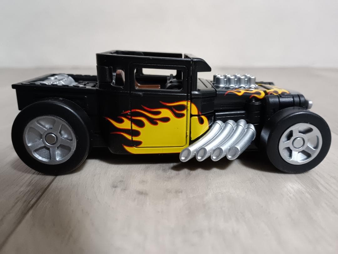トランスフォーマー　ホットウィール　ｘ　ボーンシェーカー　Bone Shaker