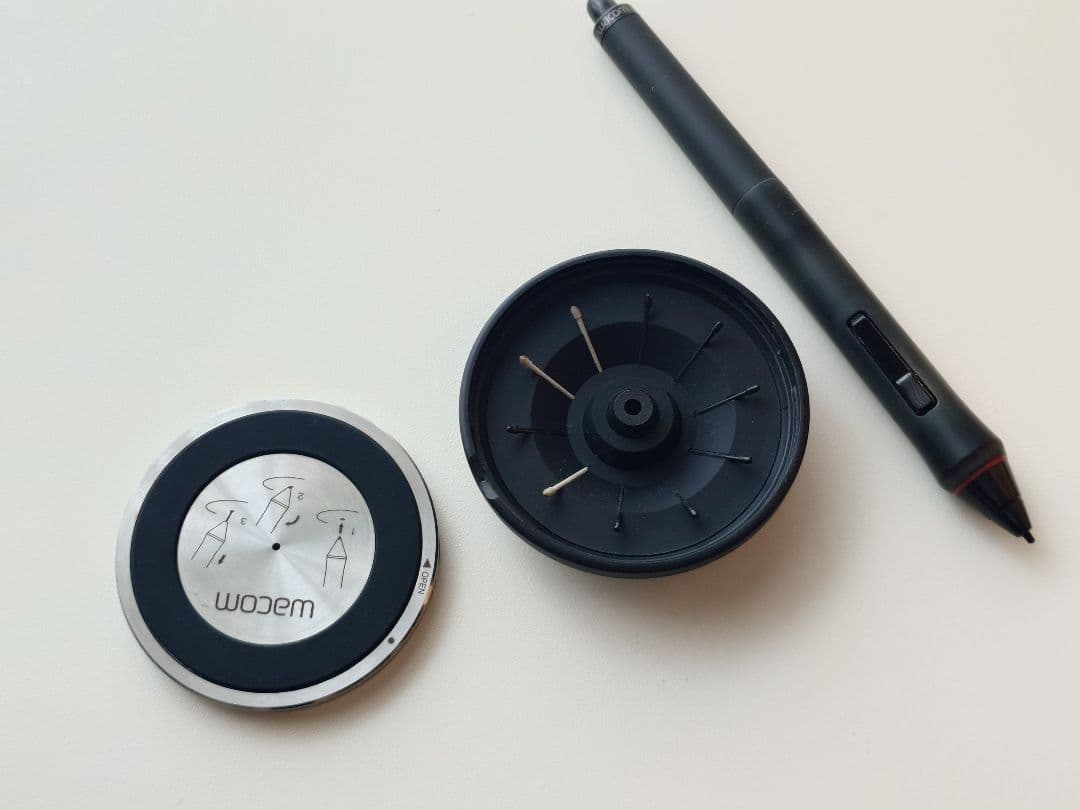 Wacom Intuos Pro ペンタブレット Medium