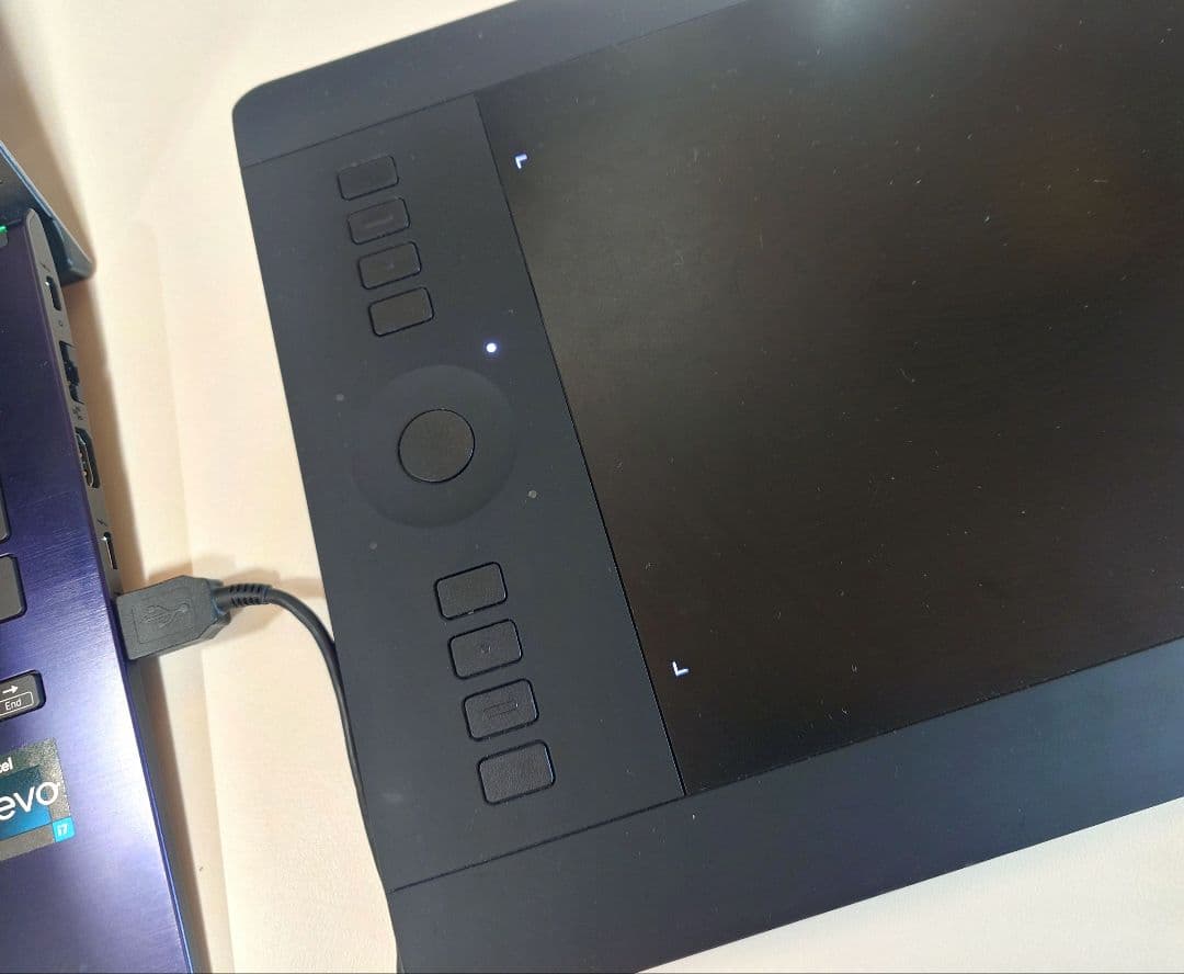 Wacom Intuos Pro ペンタブレット Medium