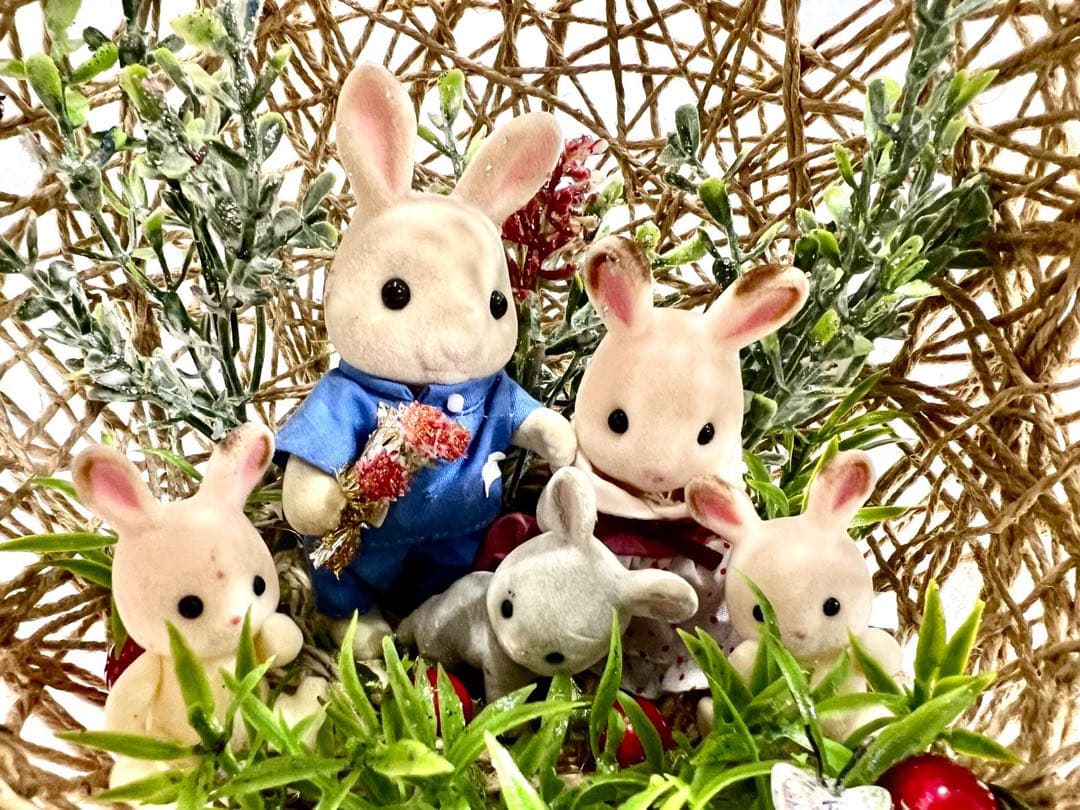 ウサギのフィギュア付きイースターバスケットリース
