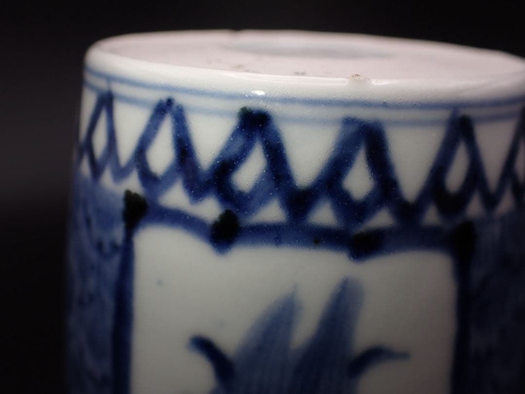 【完品】 古伊万里 <蓮華鱗に隠れ哀の図>そば猪口 蛇の目 大振り(青2-1)