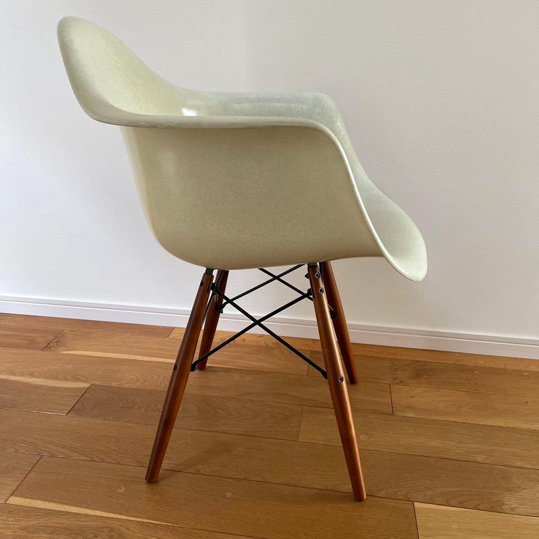 イームズ　アームシェルチェア　モダニカ