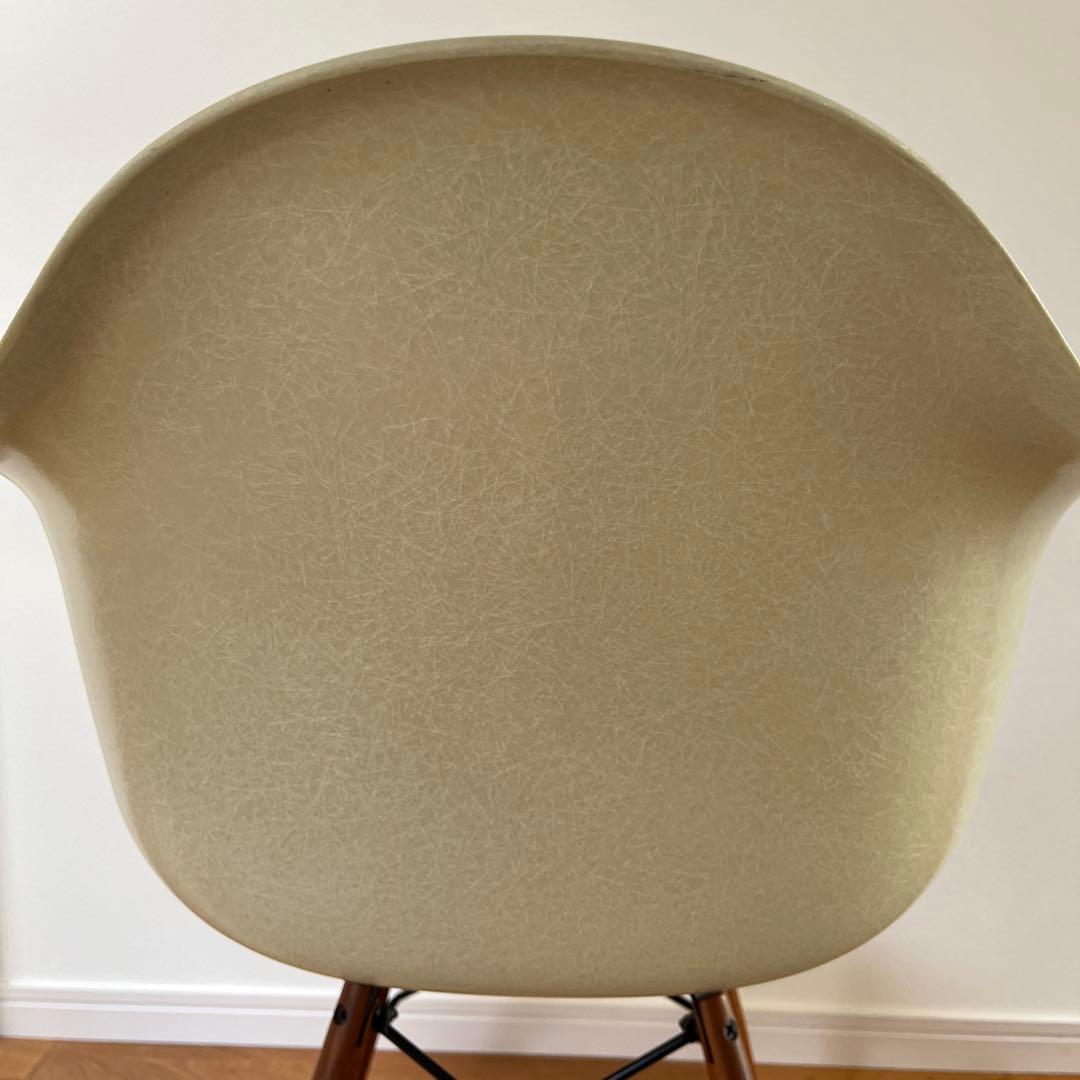 イームズ　アームシェルチェア　モダニカ