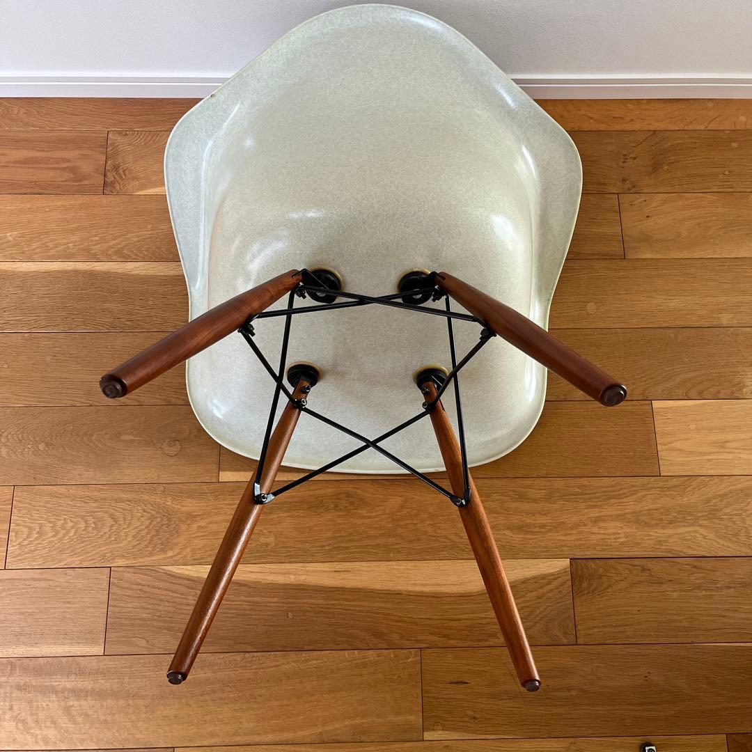 イームズ　アームシェルチェア　モダニカ