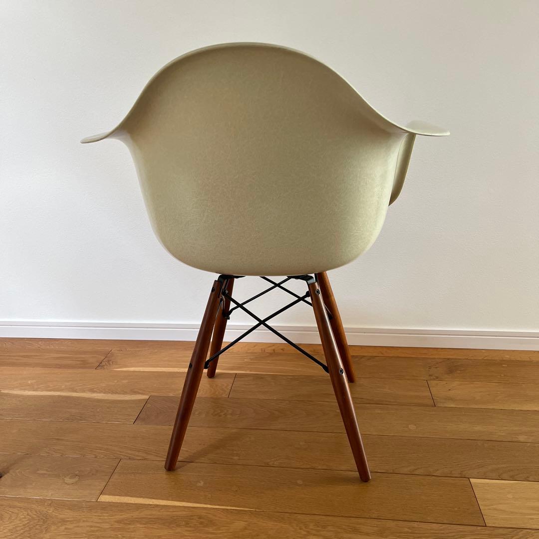 イームズ　アームシェルチェア　モダニカ