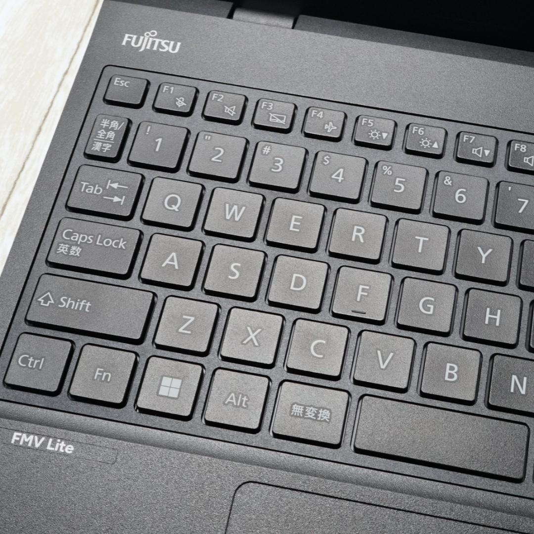 未使用に近いレベルの極美品✨第１２世代コアｉ５に超高速新品ＳＳＤ５１２ＧＢ搭載！