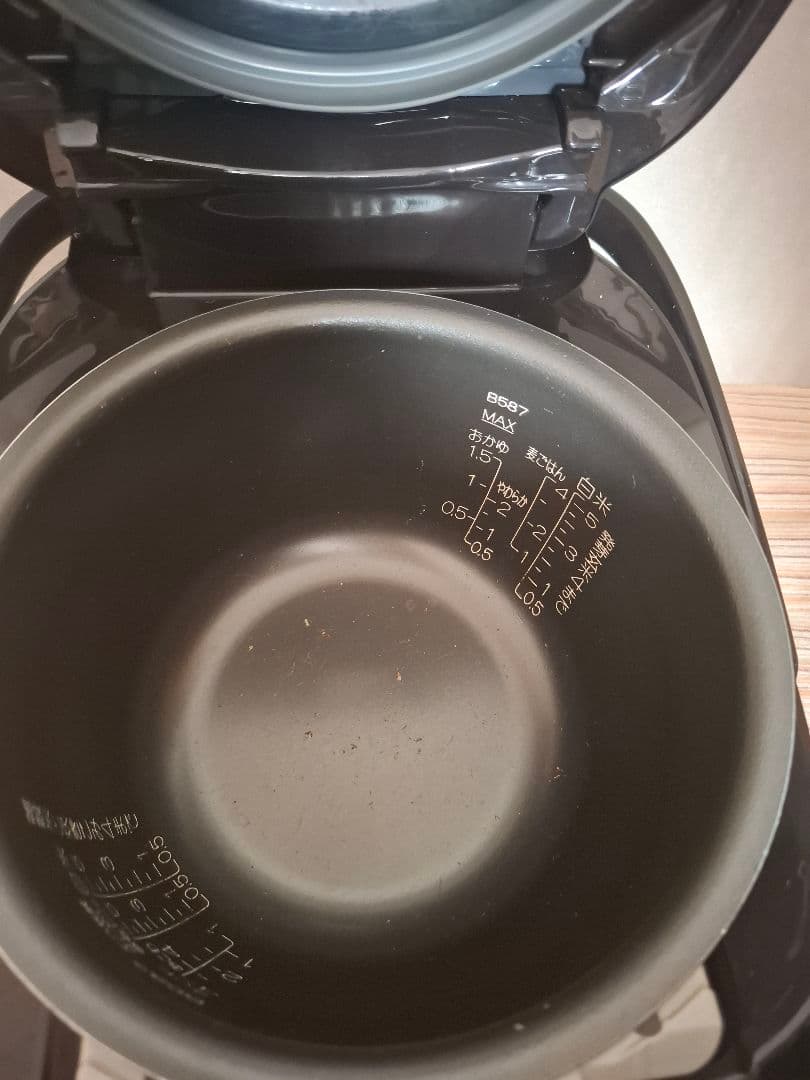 ZOJIRUSHI　炊飯器　 NR-ZU10 黒