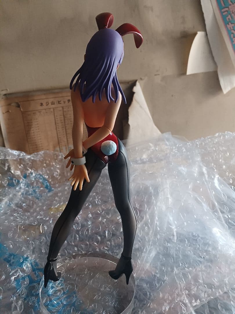 ブルマバニーガールフィギュア 赤黒