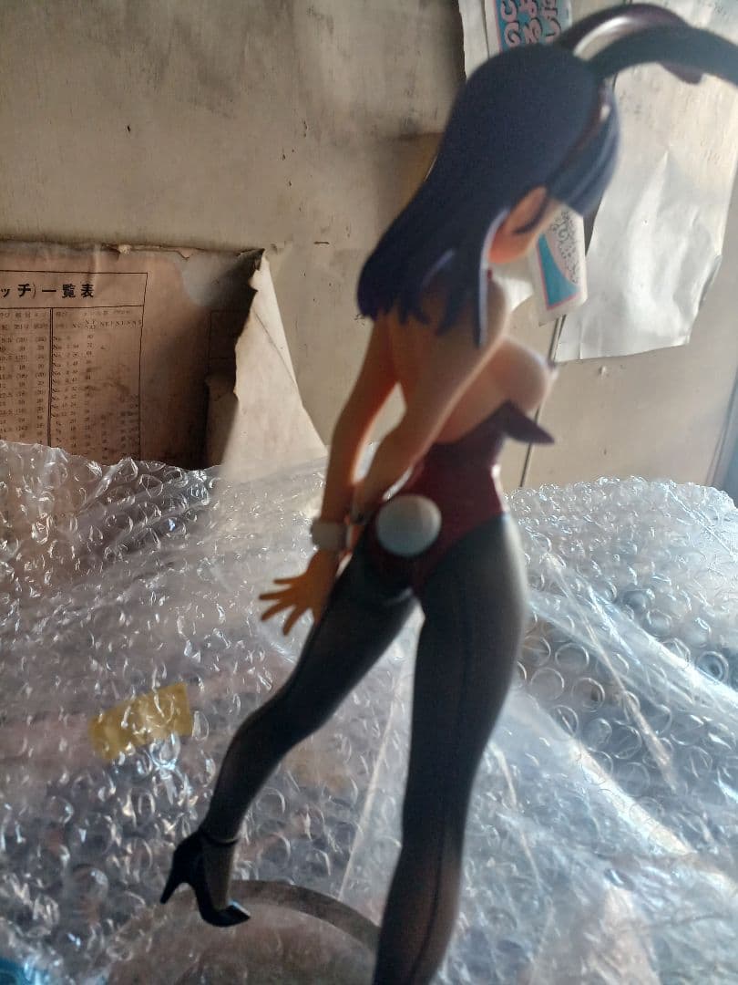 ブルマバニーガールフィギュア 赤黒