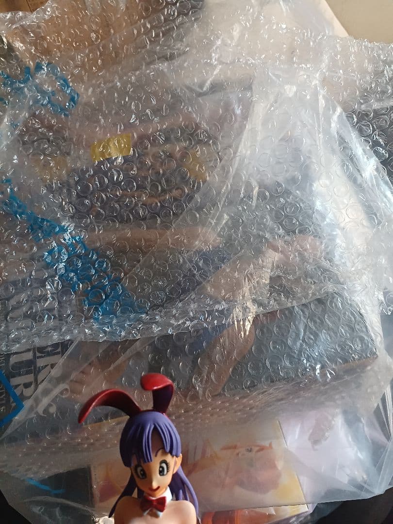 ブルマバニーガールフィギュア 赤黒