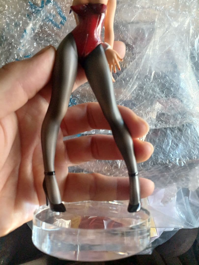 ブルマバニーガールフィギュア 赤黒