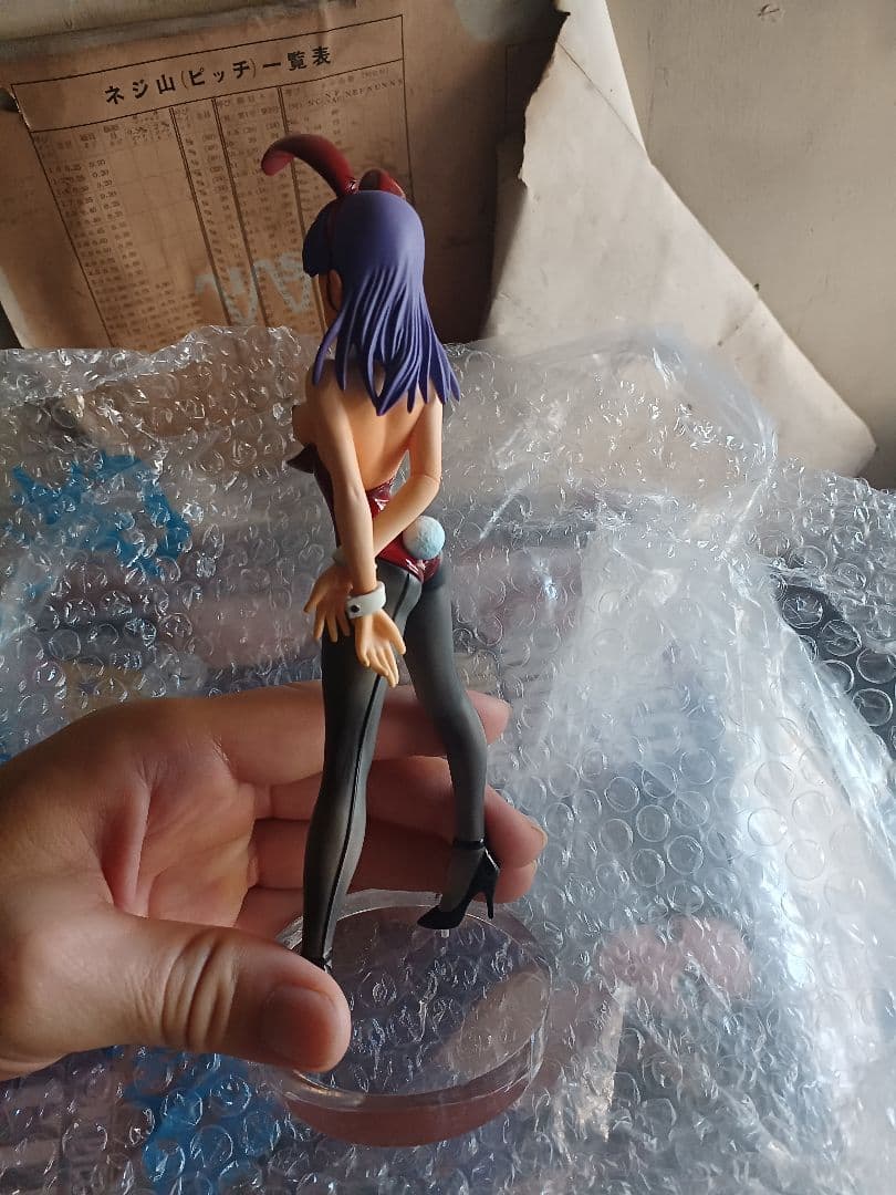 ブルマバニーガールフィギュア 赤黒