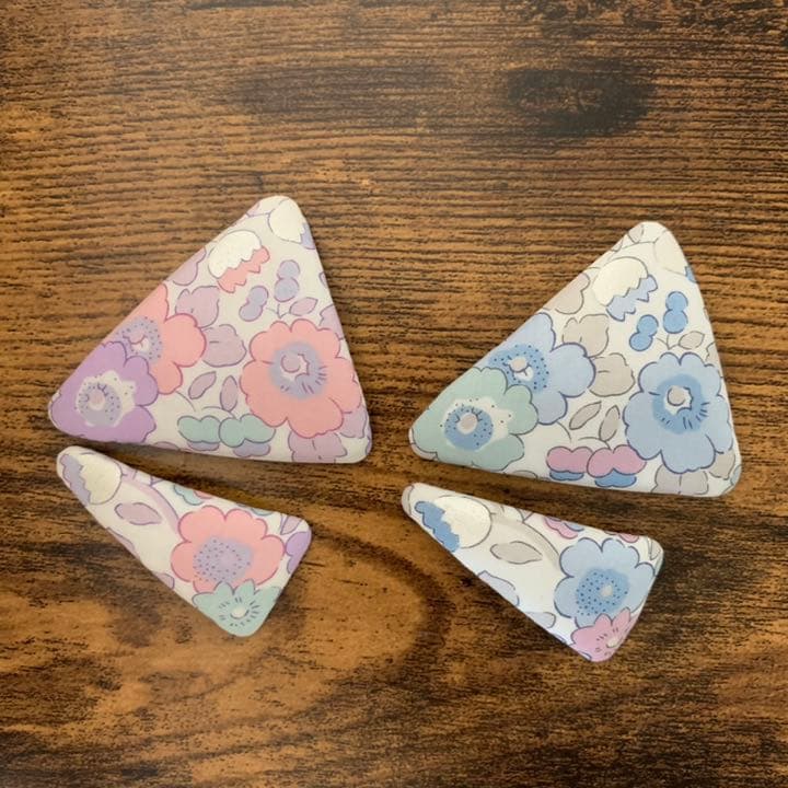 【147】リバティプリント　ハンドメイド　三角パッチンピン　ヘアピン　2個