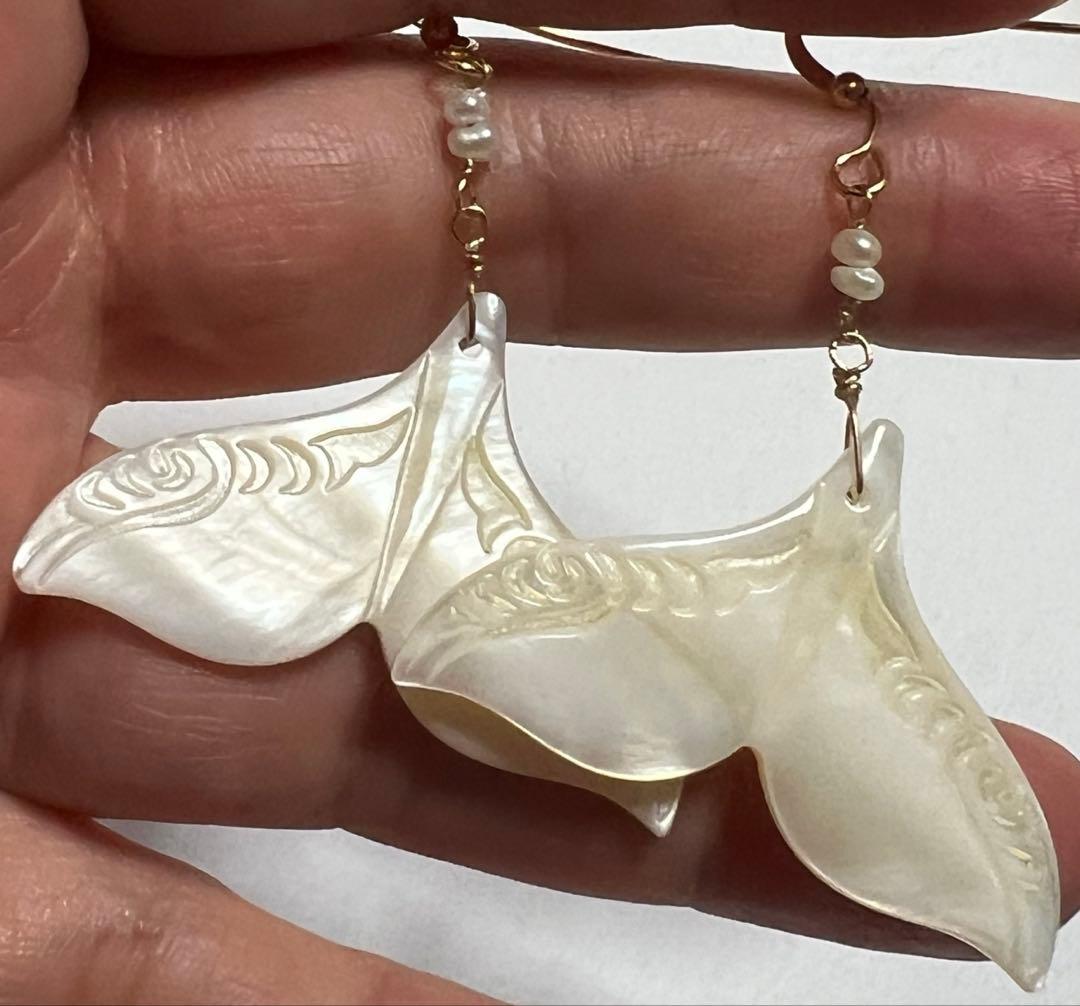 再販予定❤️ホワイトmop ホエールテール　カービング　14kgf ピアス