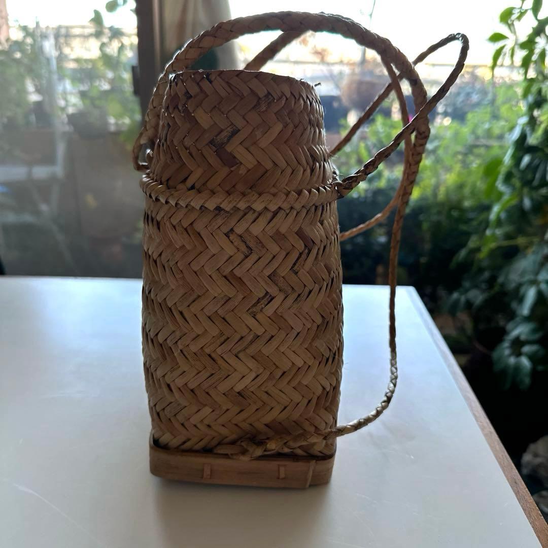 かご　籠　カゴ　背負い籠　リュック　花入れ　小物入れ　バスケット　古道具