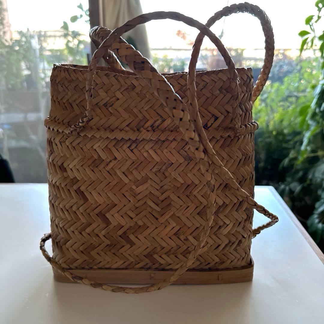 かご　籠　カゴ　背負い籠　リュック　花入れ　小物入れ　バスケット　古道具