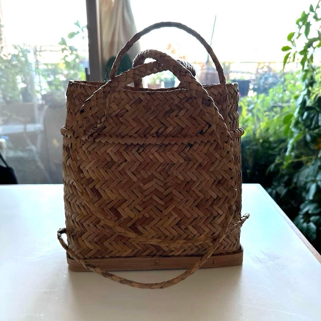 かご　籠　カゴ　背負い籠　リュック　花入れ　小物入れ　バスケット　古道具