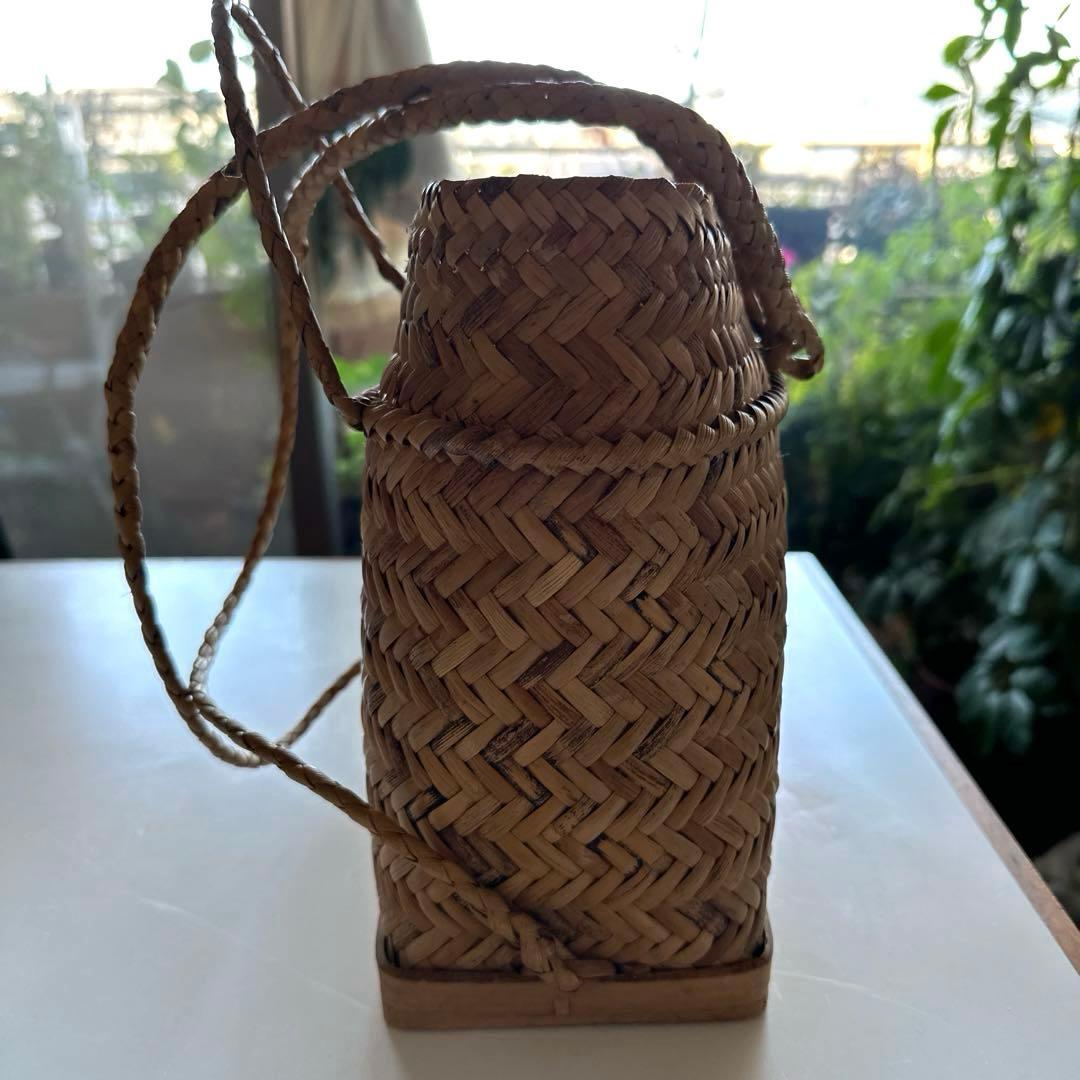 かご　籠　カゴ　背負い籠　リュック　花入れ　小物入れ　バスケット　古道具