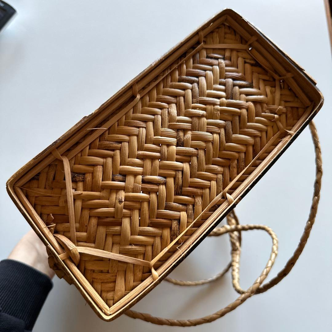 かご　籠　カゴ　背負い籠　リュック　花入れ　小物入れ　バスケット　古道具