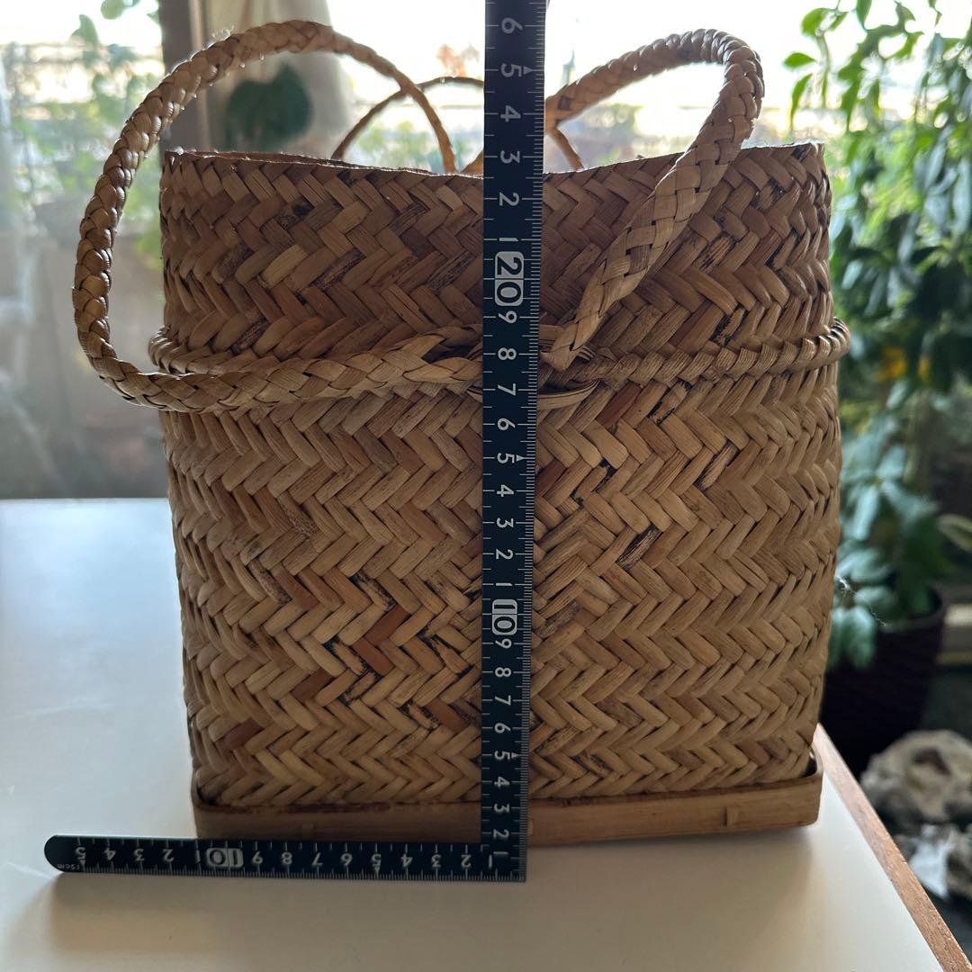 かご　籠　カゴ　背負い籠　リュック　花入れ　小物入れ　バスケット　古道具