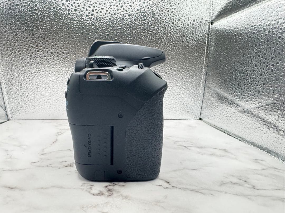 【土日特別価格】Canon EOS Kiss X10i 本体